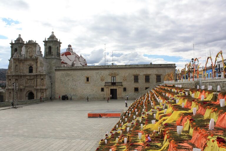 Oaxaca before Día de Muertos: what to reserve now and what not to stage
