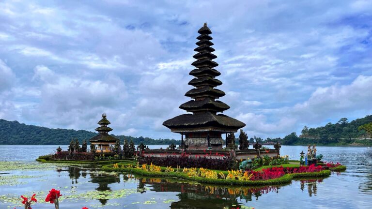 Bali temple etiquette: dress, donations, photography and respectful behaviour