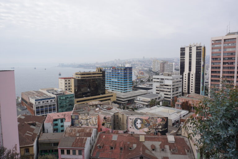 Valparaíso on foot: hills, lifts and a route that respects the climb