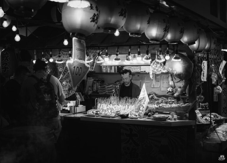 Kyoto food-market etiquette: how to browse and eat without blocking the aisle