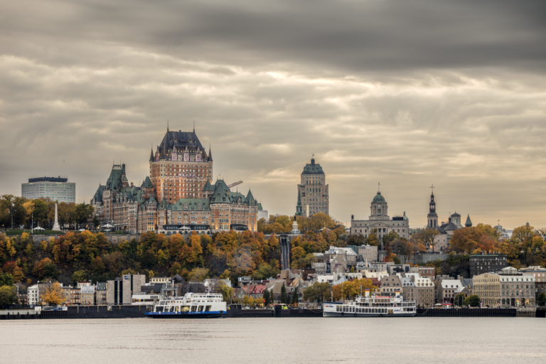 Québec City at the turn of autumn: a flexible colour-and-weather plan