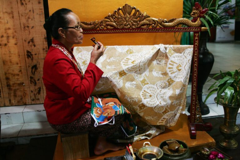 Looking at batik in Yogyakarta: cloth, process and questions before buying