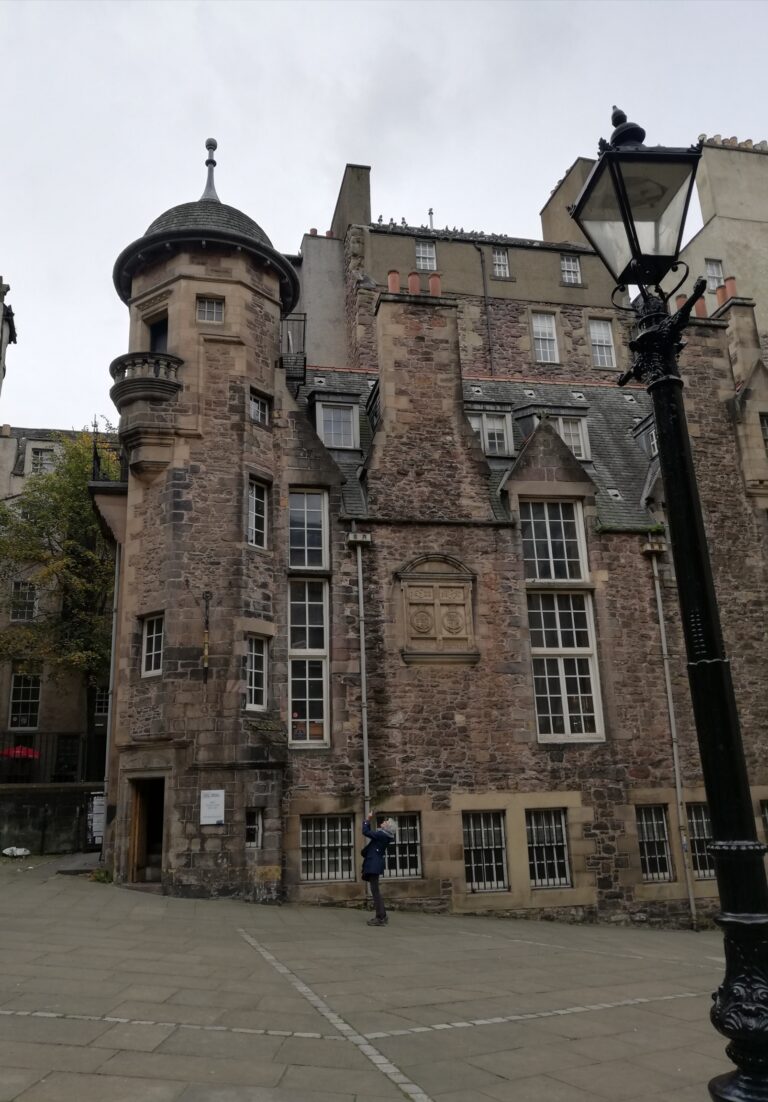 Edinburgh through its writers: old-town closes and a museum pause