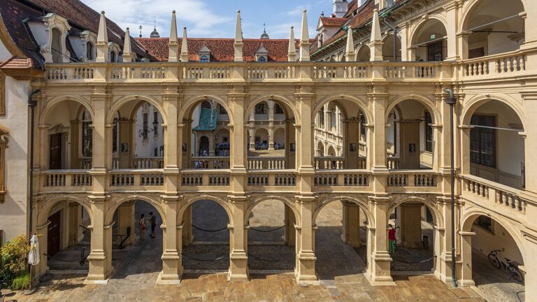 Graz on a holiday Monday: old-town details, courtyards and a café pause