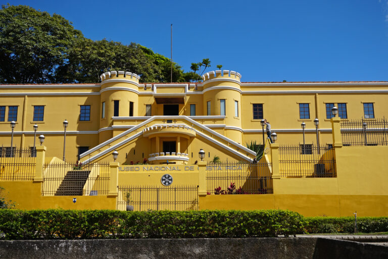 San José is worth a day: museums, the market and a green-season plan